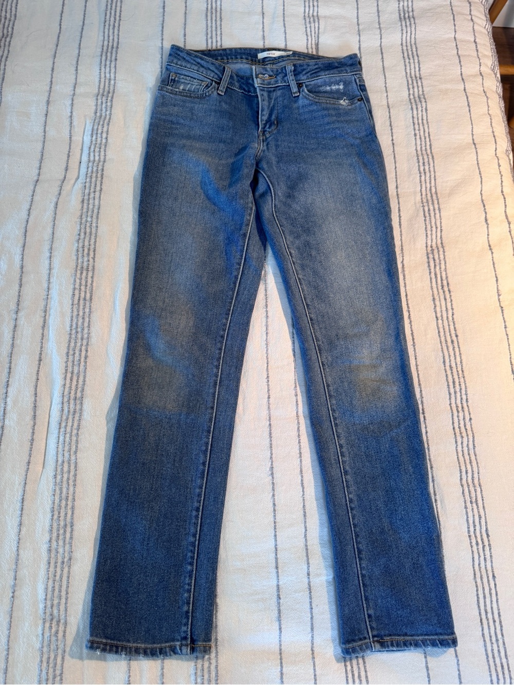Levi’s straight 712